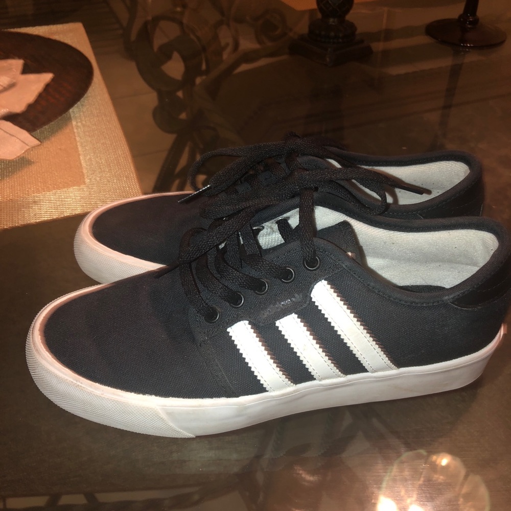 Black and white adidas Sz 6